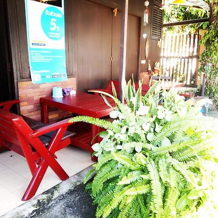 Baan Mai Guesthouse Mehongszon Kültér fotó