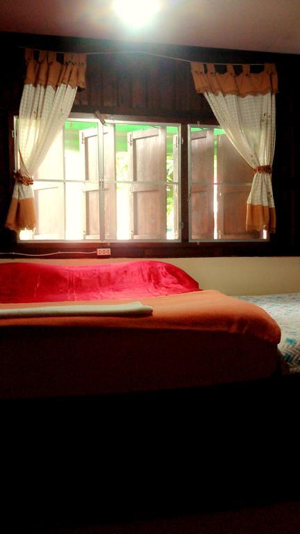 Baan Mai Guesthouse Mehongszon Kültér fotó