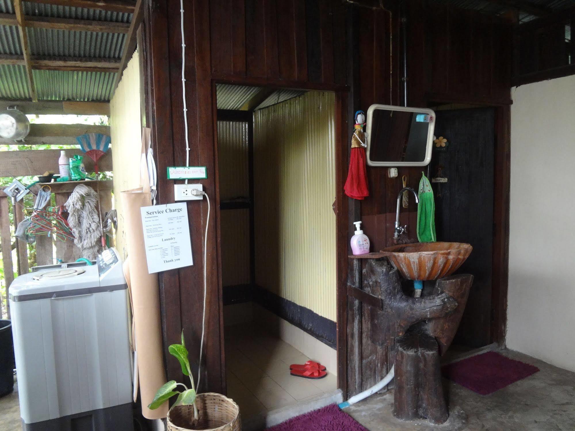 Baan Mai Guesthouse Mehongszon Kültér fotó