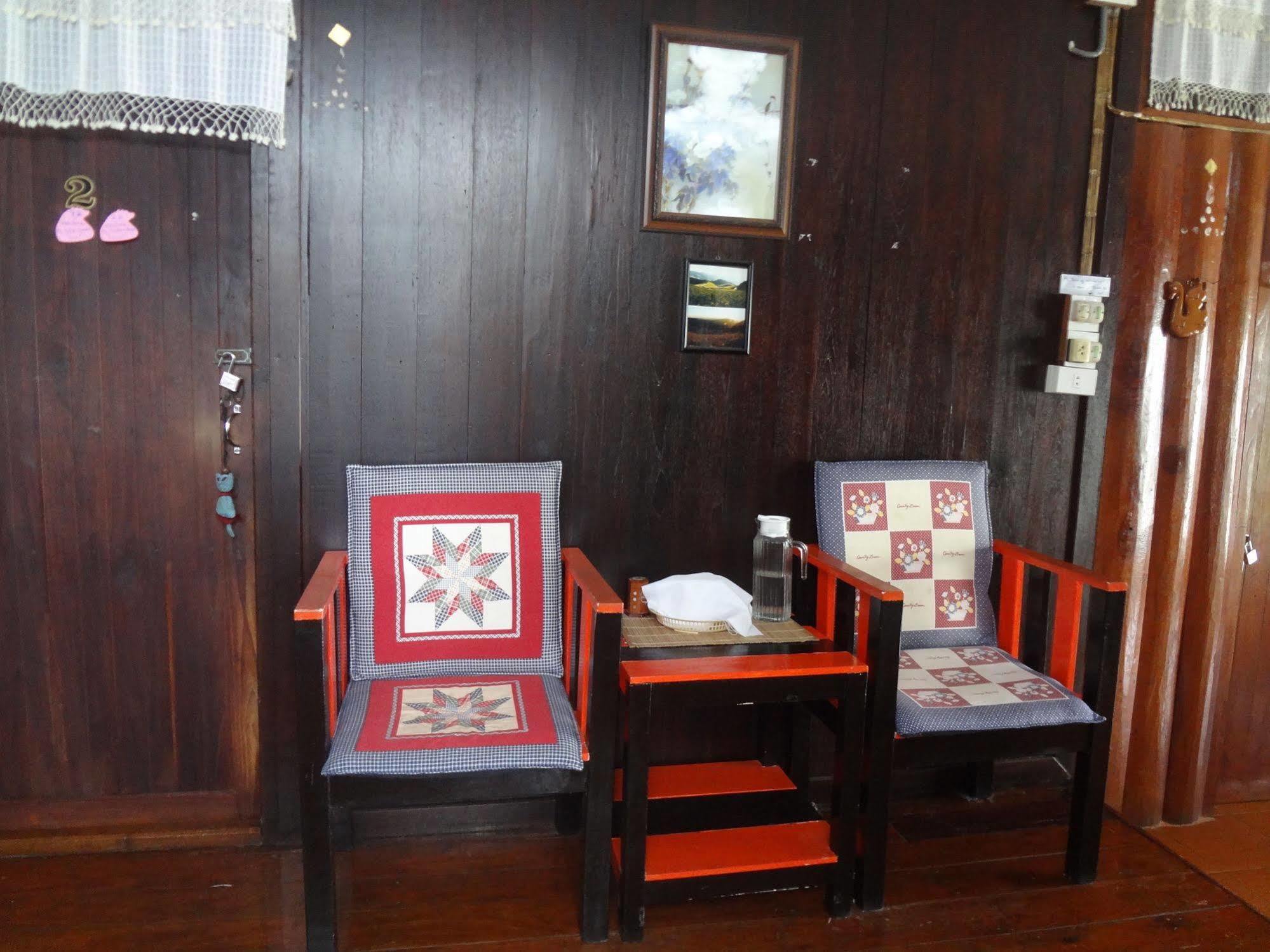 Baan Mai Guesthouse Mehongszon Kültér fotó