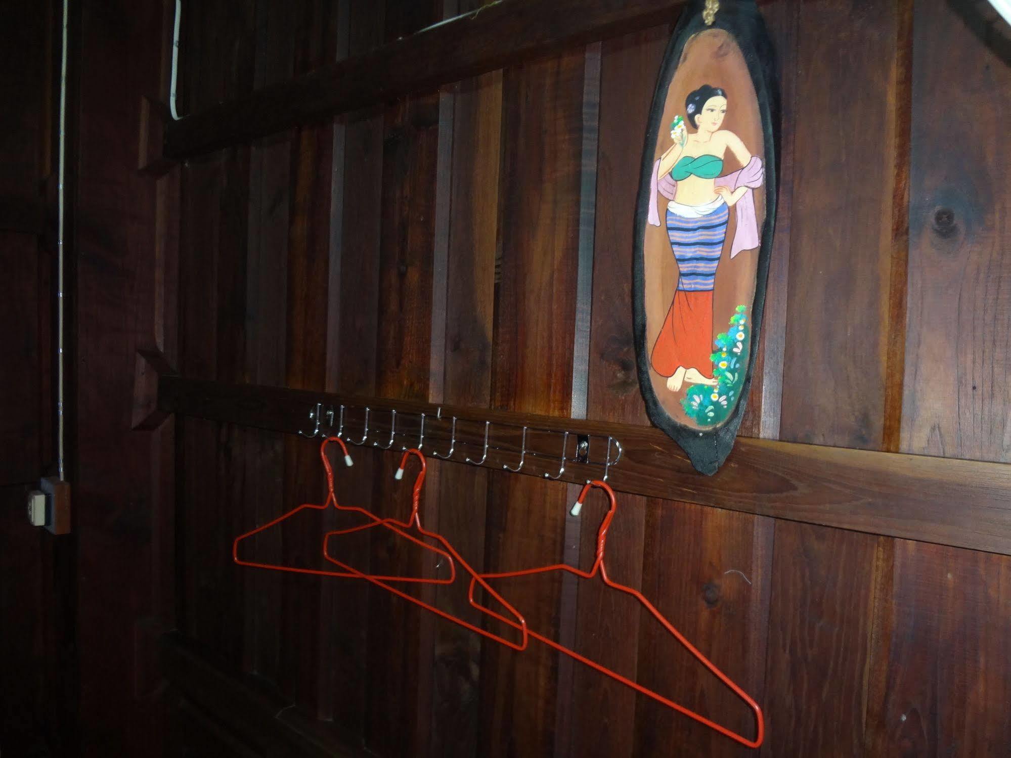 Baan Mai Guesthouse Mehongszon Kültér fotó