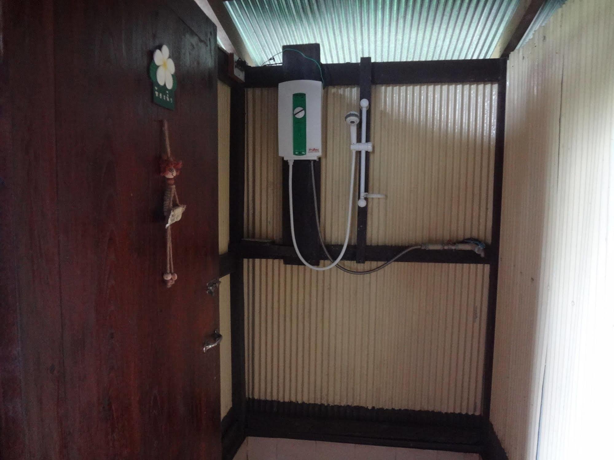 Baan Mai Guesthouse Mehongszon Kültér fotó