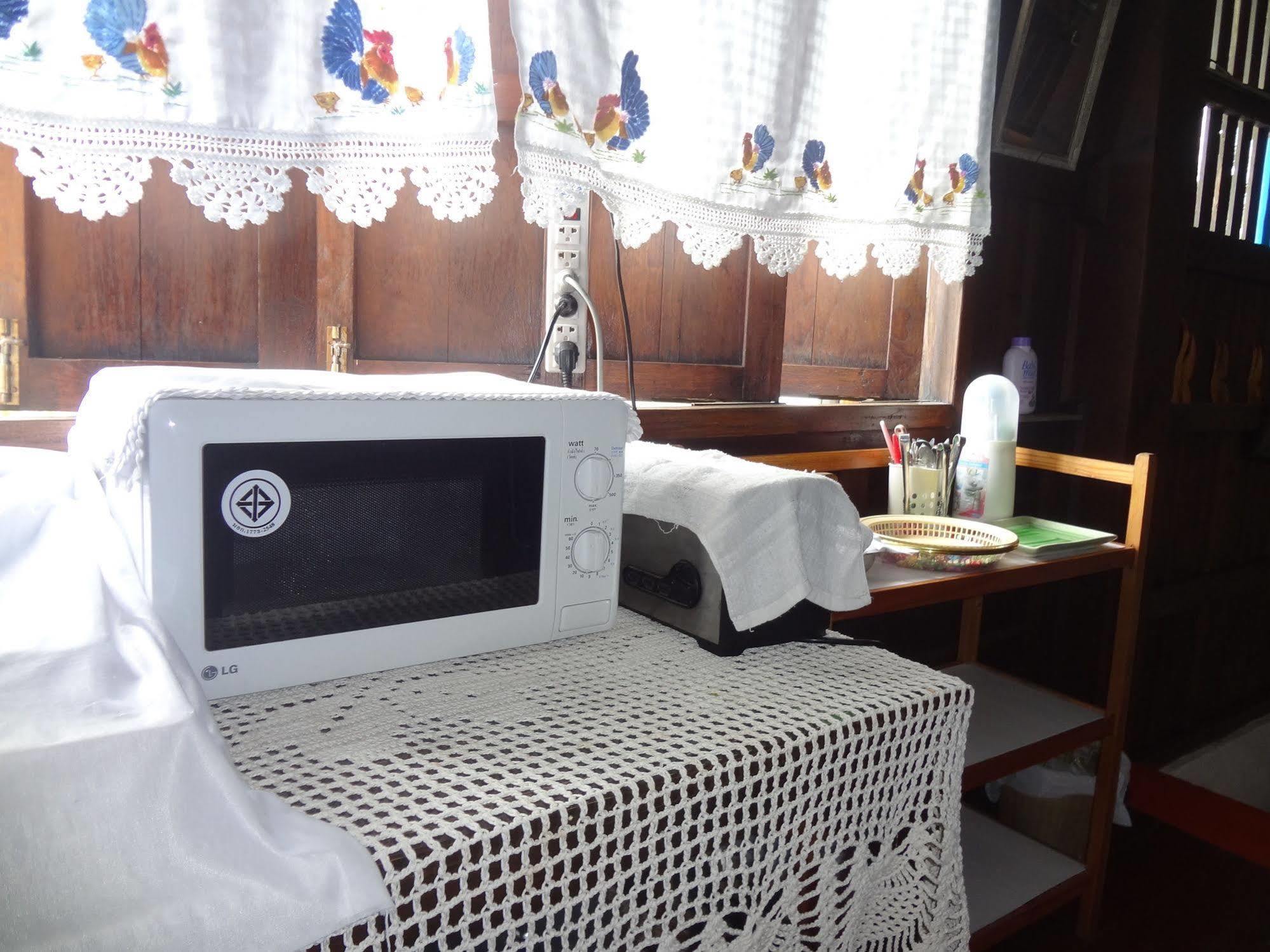Baan Mai Guesthouse Mehongszon Kültér fotó